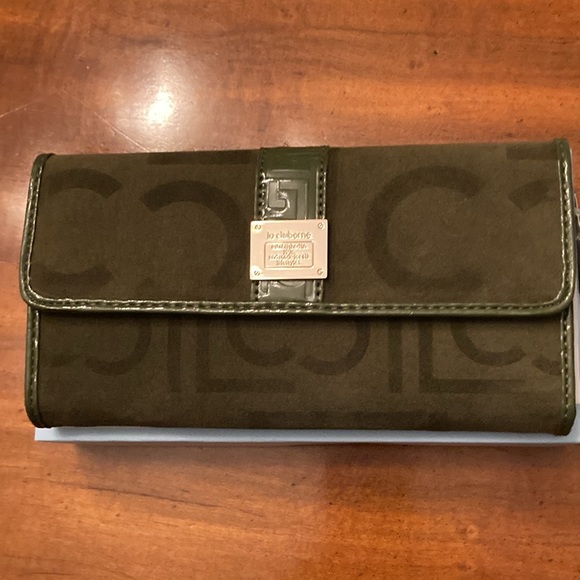 Liz Claiborne Brand New never used wallet Liz Claiborne with box and tag - Picture 4 of 5